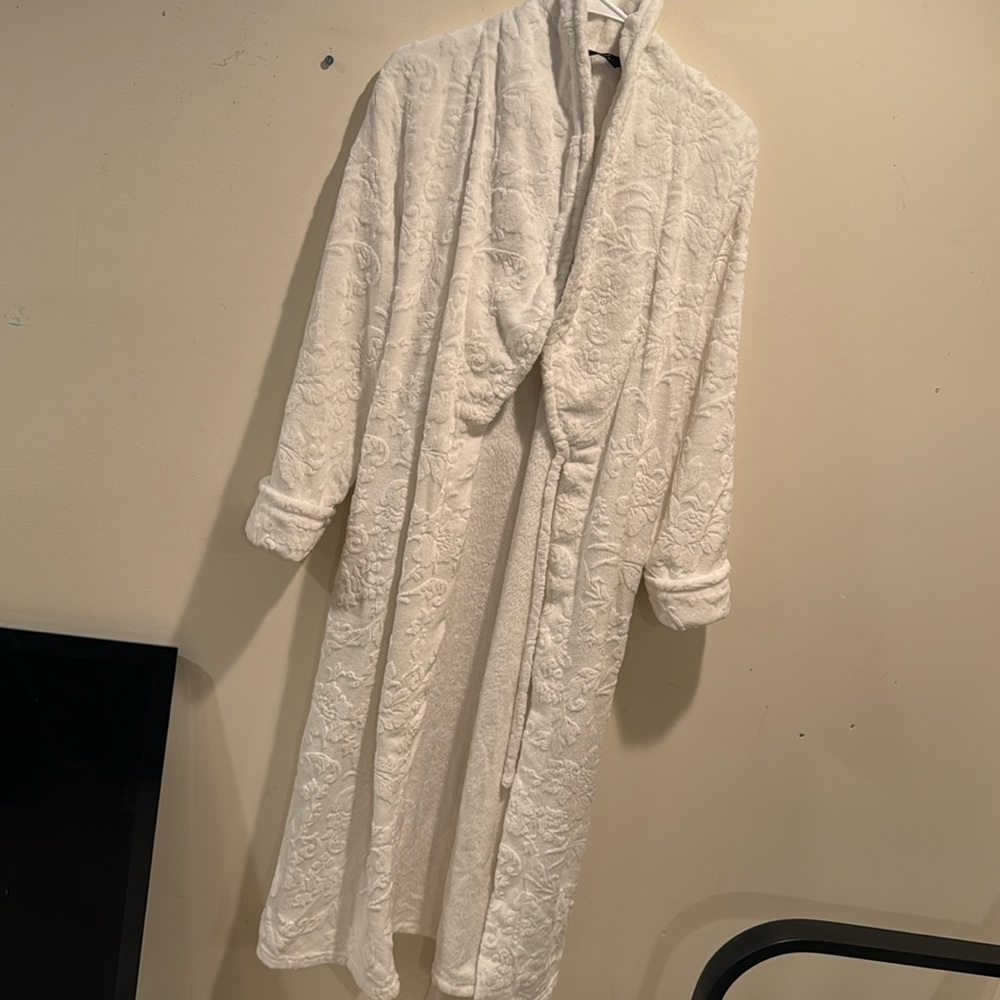 White robe M